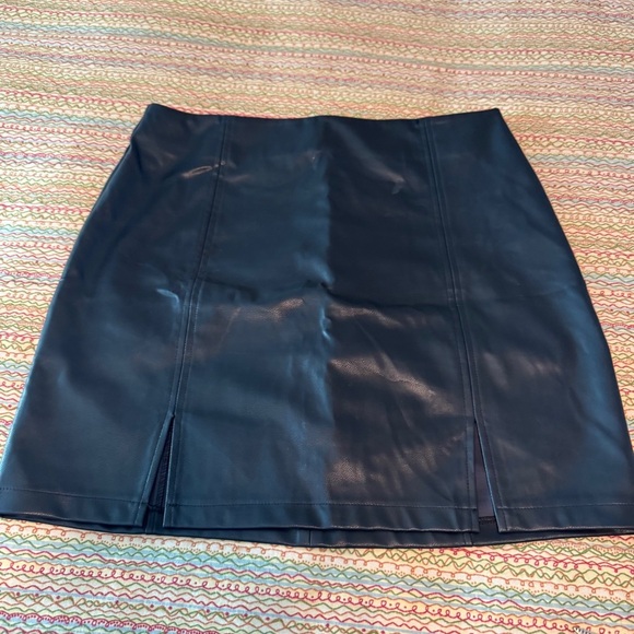 Mangopop Elegant Black faux Leather Skirt Size XL - Picture 1 of 6